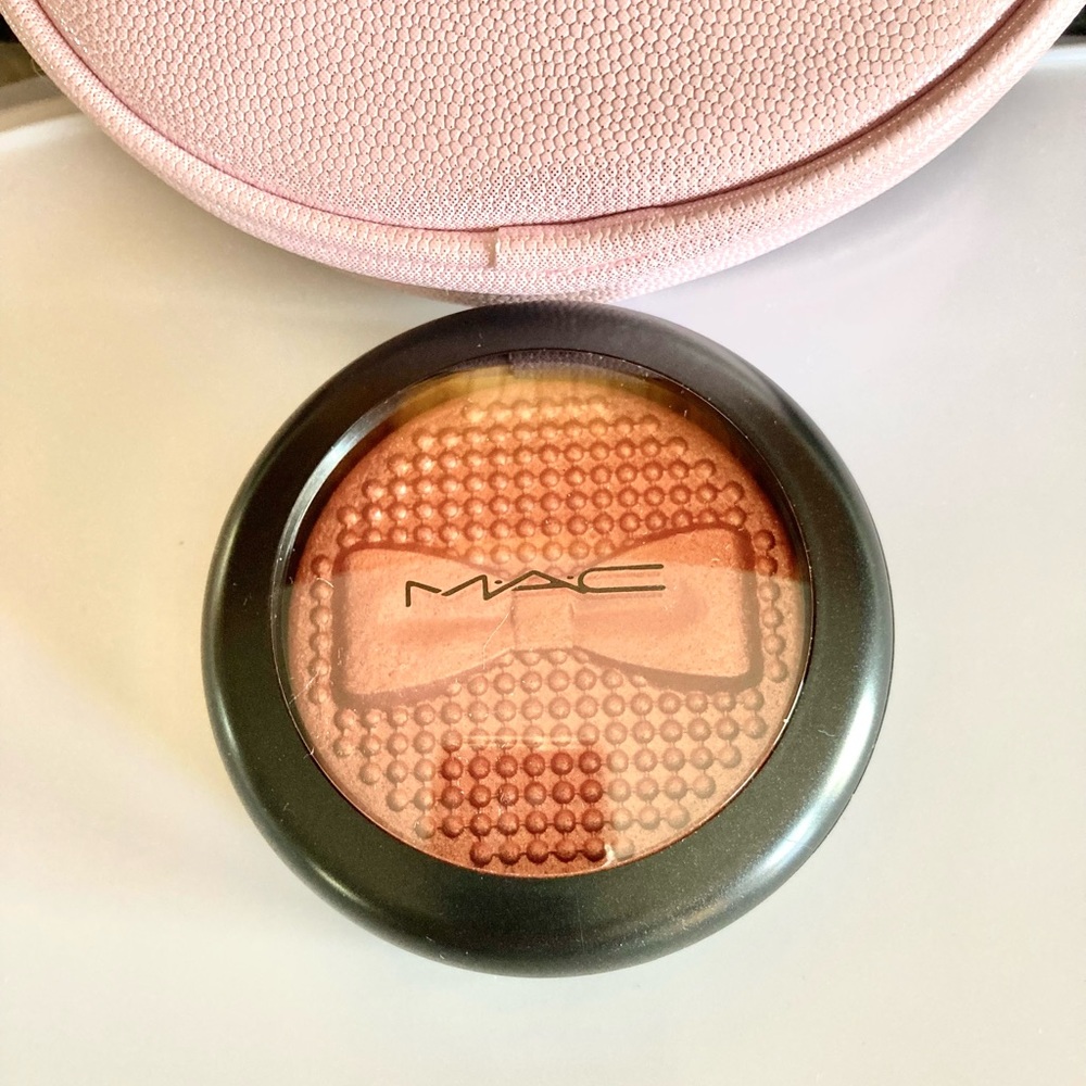 💄HP!💄LAST ONE! MAC Indulgent Glow Face Kit - Picture 5 of 14